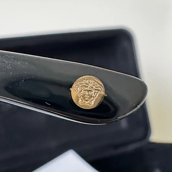 Authentic Versace Shield Gold Frame Sunglasses with Medusa Logo - NWT - Mod 2101 - Picture 13 of 13